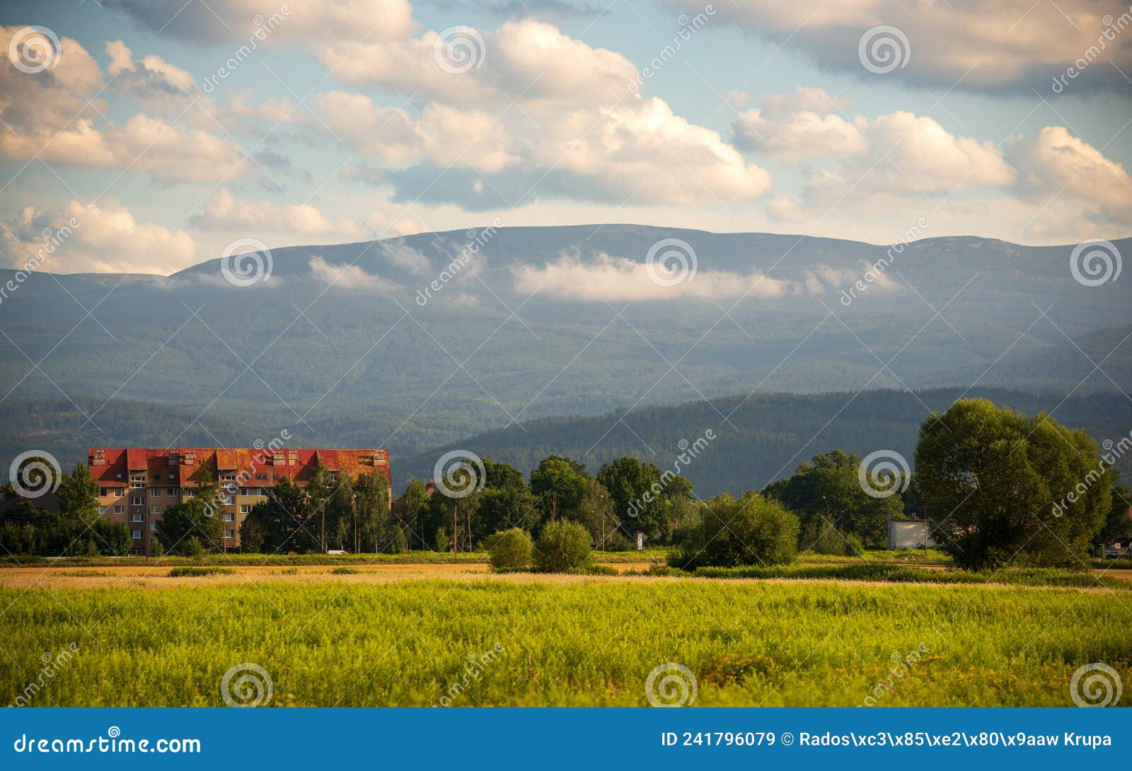 summer, idyllic view of the orle estate in cieplice ÃÅ¡lÃâ¦skie